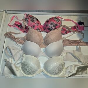 LOT Of 4 WOMENS BRAS 34B 34C